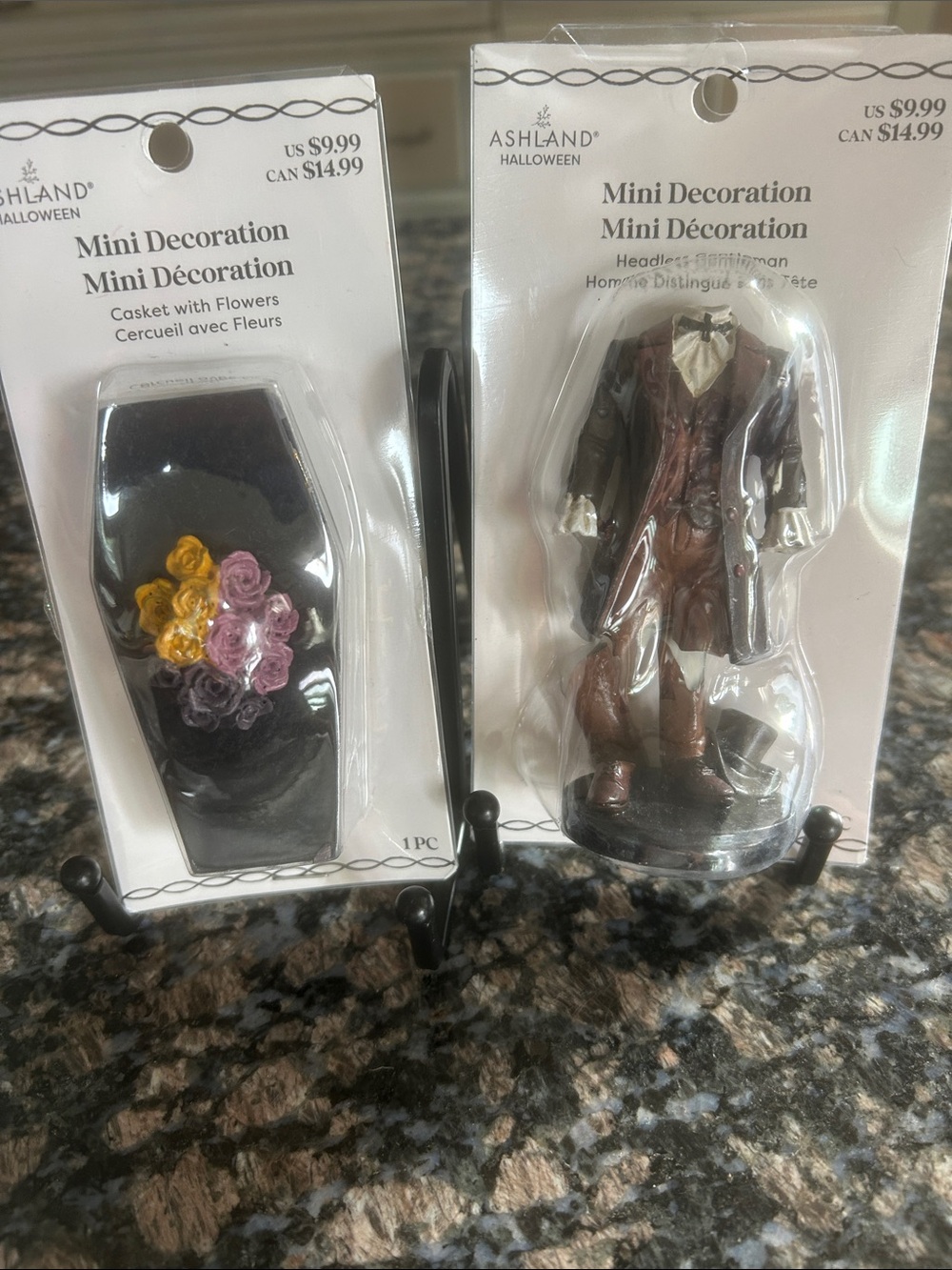 ASHLAND BLACK COFFIN AND HEADLESS GENTLEMAN HALLOWEEN MINI DECORATION LOT OF 2 N